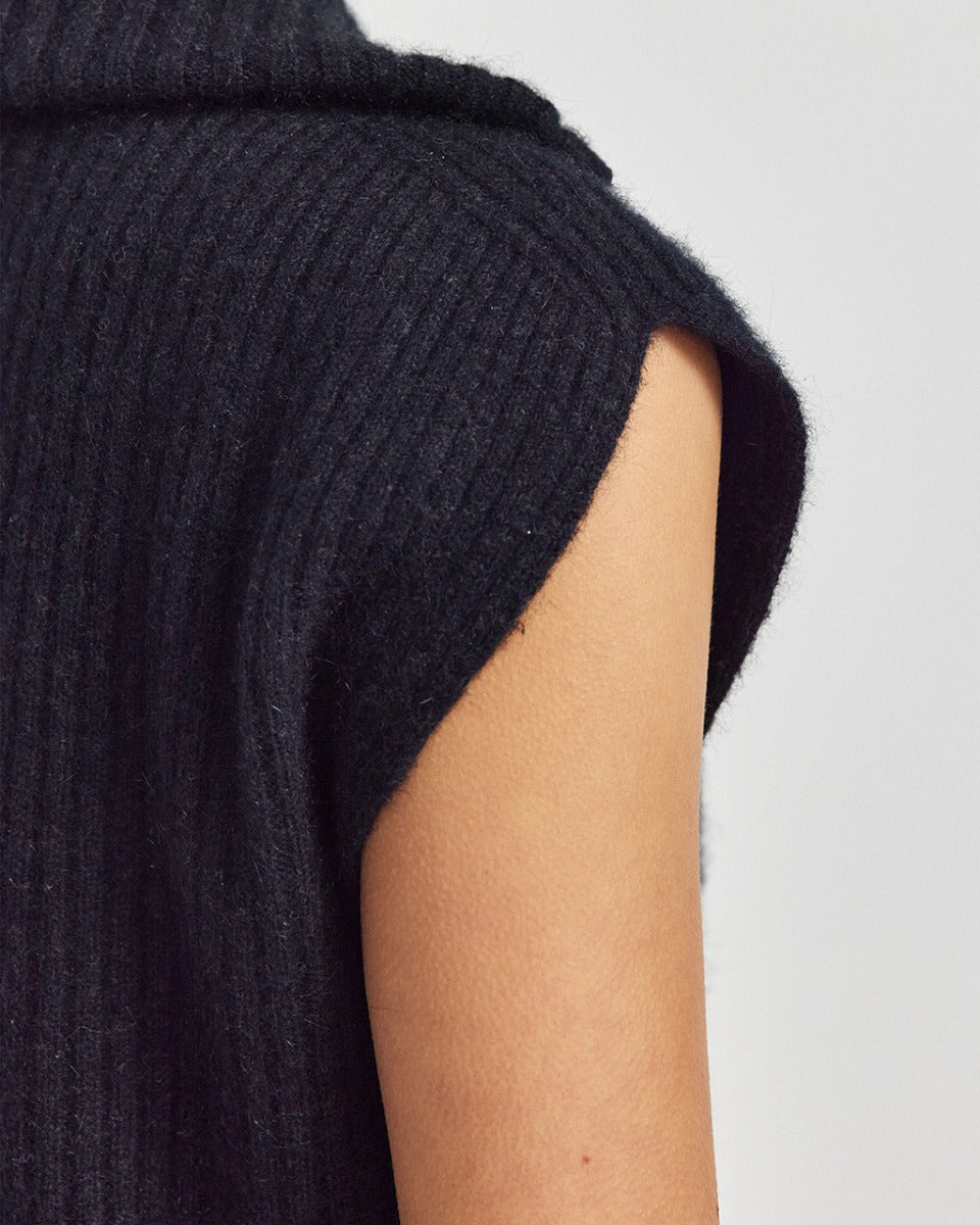 Possum Merino Kay Zip Vest