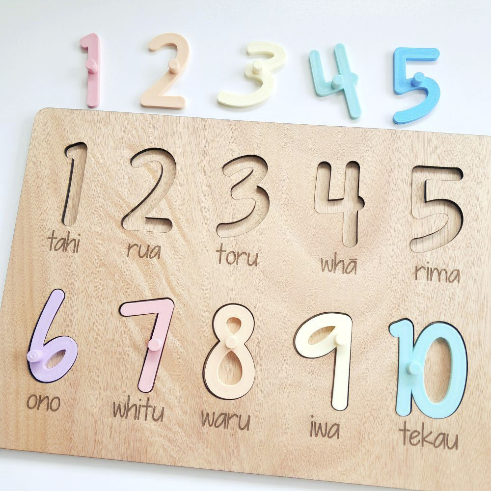 Numbers puzzle pieces with grip knobs
